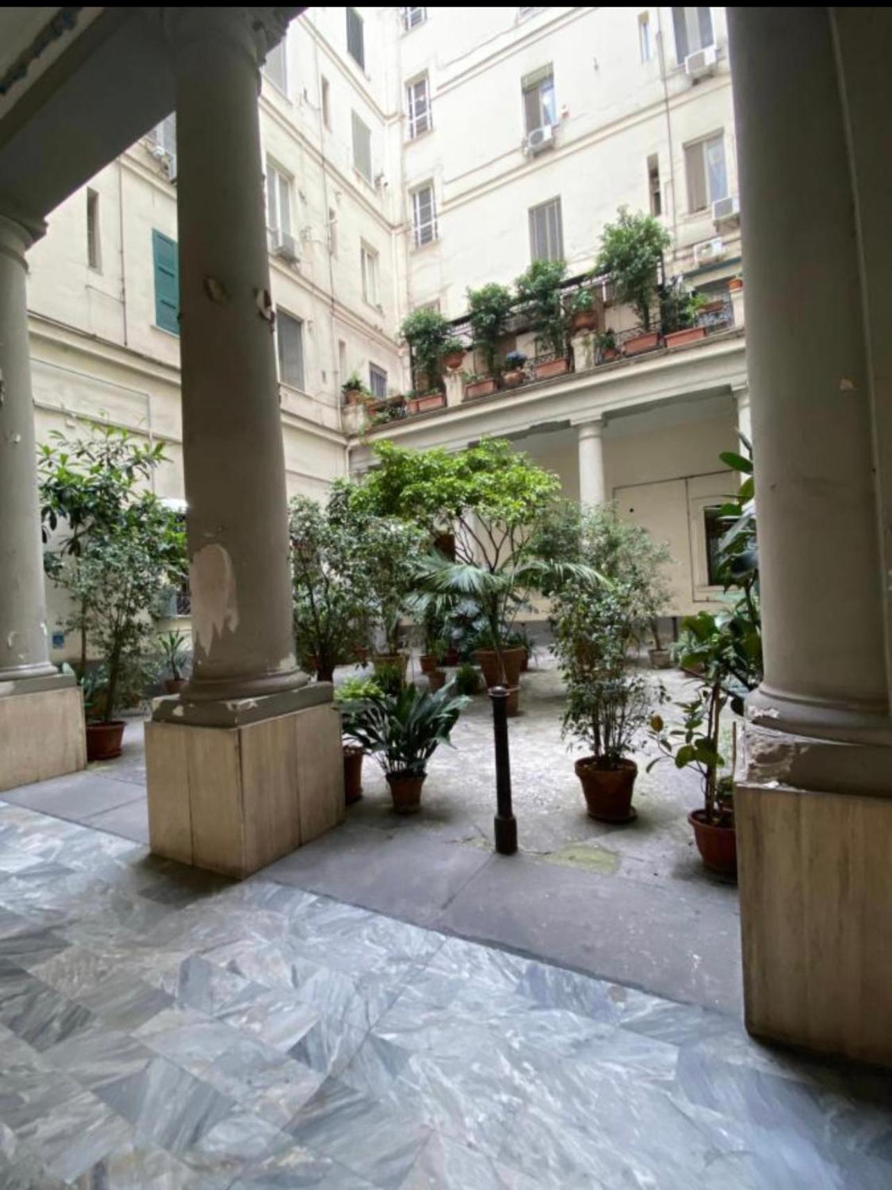 Hotel La Lepre felice Napoli Esterno foto